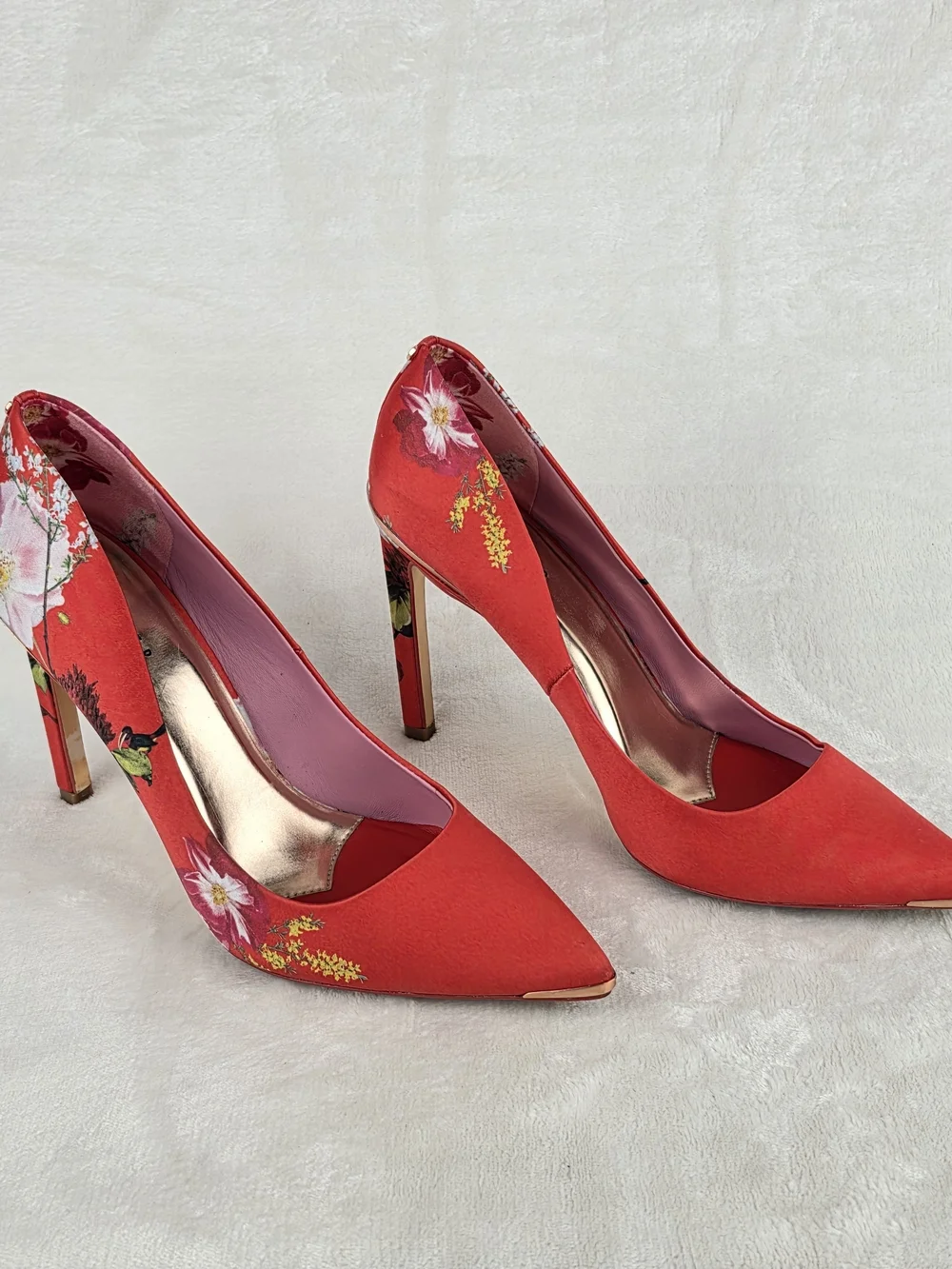 Ted Baker London Kawaap Red Floral Satin Pumps Womens 40.5 Gold Cap Heel